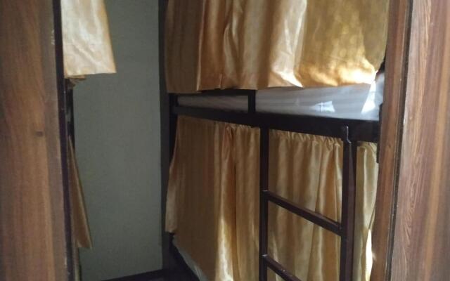 Golden Dormitory - Hostel