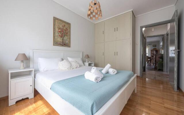 Seaside 2BR apartment in Varkiza 2mins walk from beach