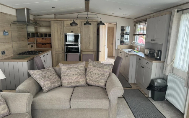 Luxury 2 Bedroom van Linen Included Pets go Free