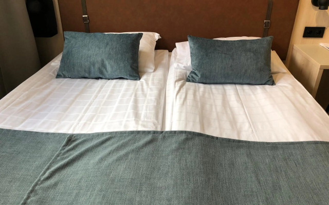 Pilot Airport Hotel