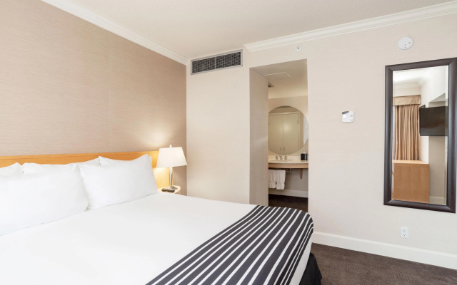 Sandman Signature Vancouver Airport Hotel & Resort