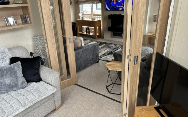 Edinburgh Lodge-sleeps 6-pet Friendly-beach&views