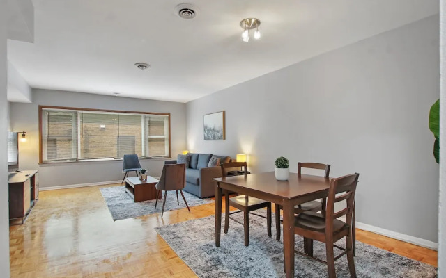 Prime 2BR Chicago Apartment