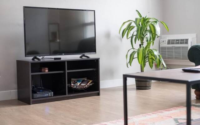 Modern Apartment in East Side Milwaukee