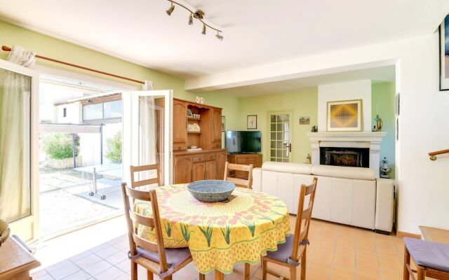 House With 3 Bedrooms in Oppède, With Wonderful Mountain View, Private