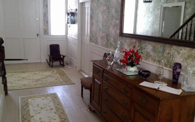 The 1810 Juliand House Bed & Breakfast