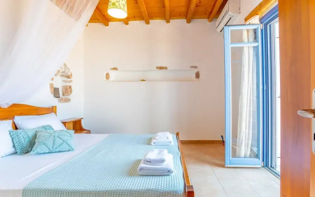 Villa Ioanna for 10 - Allparos Villas