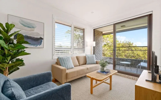 Bright 2-bedroom Apartment Near Coogee Beach