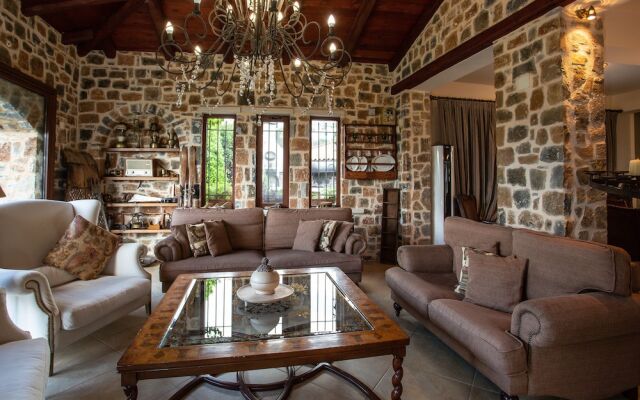 Luxury Villa Golden Crest with pool