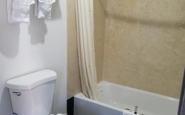 Travis Lodge Motel 16