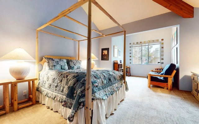 Snowcreek Iv #545 3 Bedroom Condo