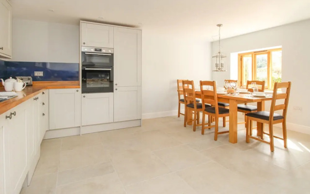 The Stables, Burton Bradstock