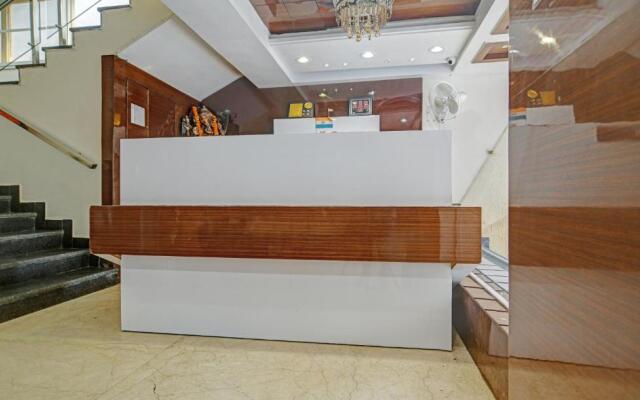 Collection O Hotel Johri Residency