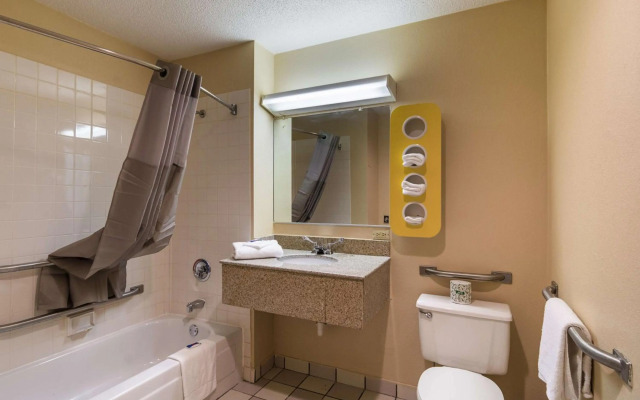 Motel 6 Libertyville, IL