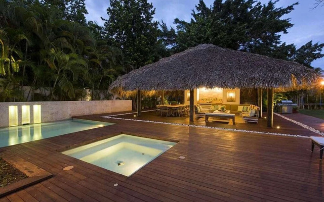 Sunny Vacation Villa 64