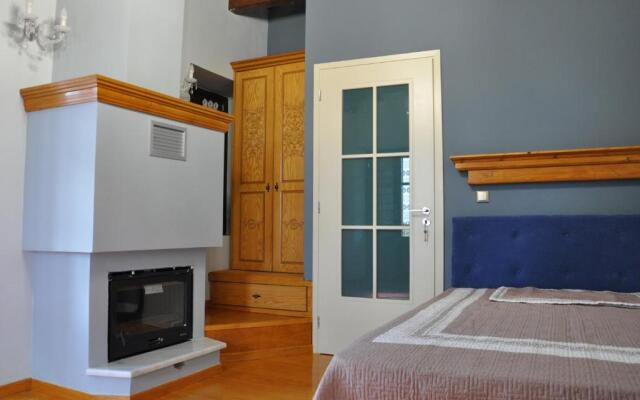Apostolia's Small House Bed and view