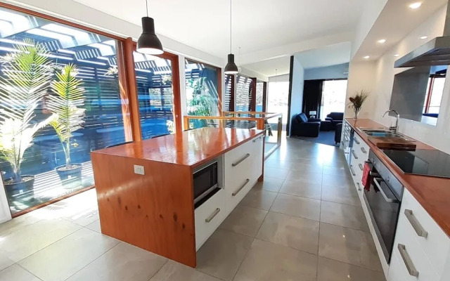 Hobart Waterfront Luxury Retreat