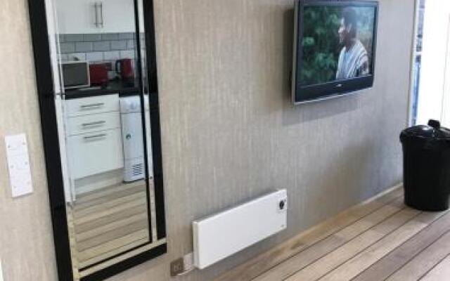007 House Boat