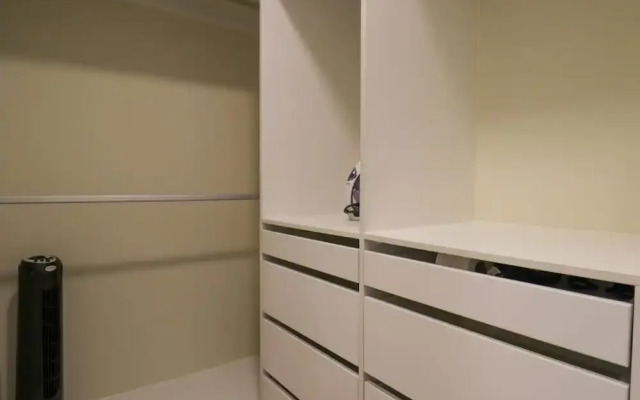 w Comfy 2BR w Modern Balcony Near Kennedy Park