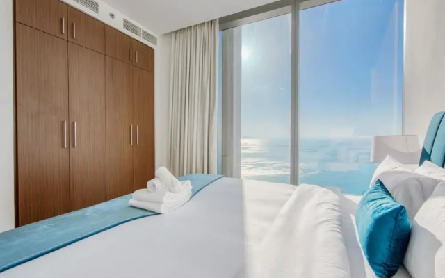 Exclusive Sea View Apartment on the Arabian Gulf
