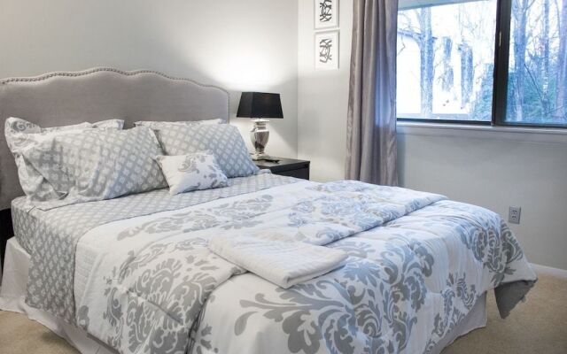 Upscale Condo Private Room