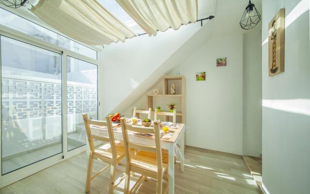 A46 - Oliveira Downtown Apartment