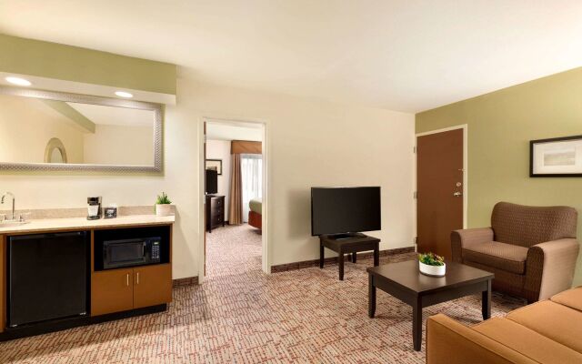 Garner Hotel August West by IHG