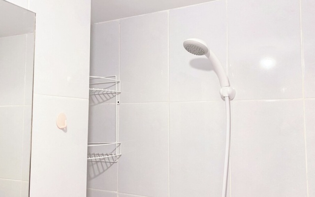 Modern Look And Restful Studio At Tokyo Riverside Apartment Pik 2 – Bathroom – Jakarta