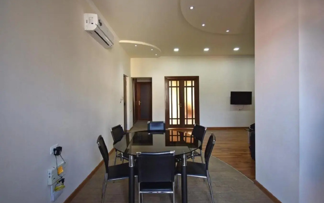 Tumanyan street 3 bedroom Deluxe apartment with Large Balcony TM662