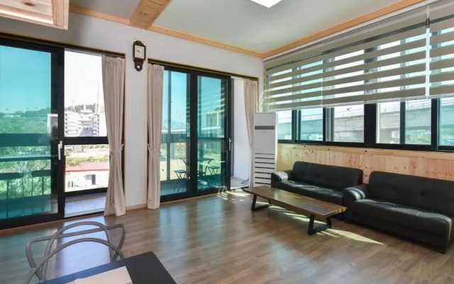 Yeosu Chunghong Pension