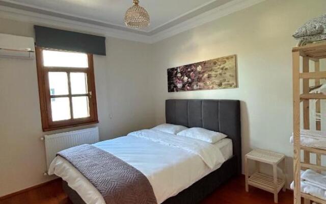 5 bedrooms private house with sauna and 500 m2 garden
