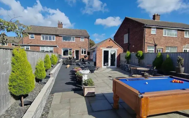 Cozy Blackpool Retreat With 3 Bedrooms