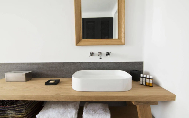 Porto Fira Suites