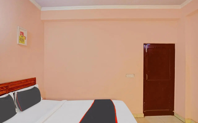 Collection O Mayank Guest House Near ISKCON Temple Noida