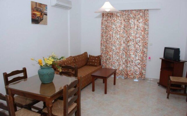 Amoudi Studios Apartments Hotel