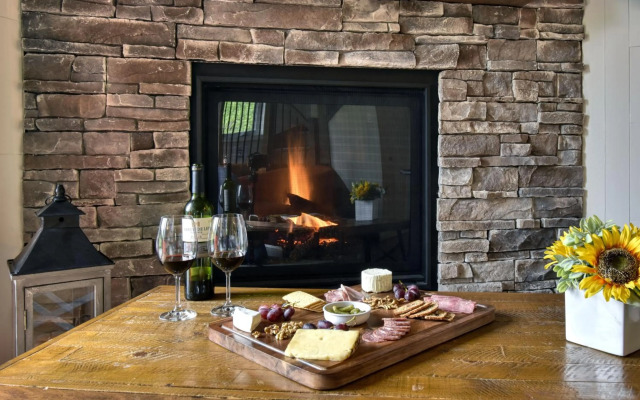 Stunning Condo - View on Lake Tremblant & Mountain