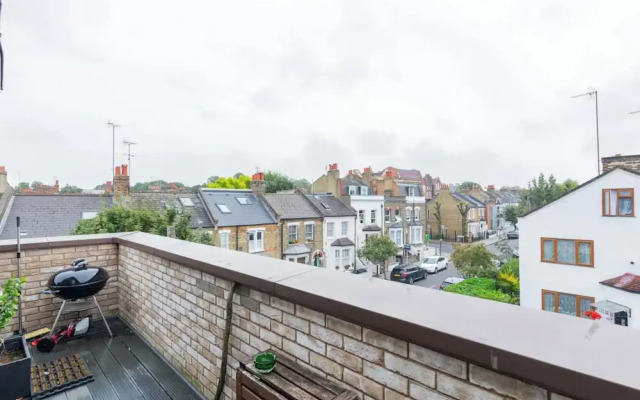 Sleek & Spacious 2BD Flat - Clapham