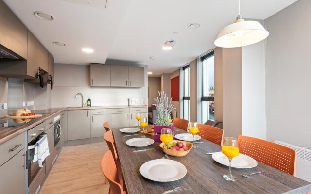 Central Modern 6Br Apt With Fast Wifi Sleeps 6