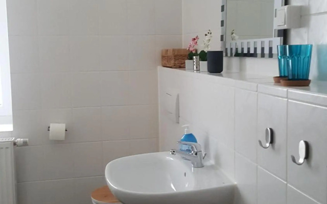 Ferienwohnung Dresden-Neustadt mit Parkplatz im Hof , Balkon ab April 2023