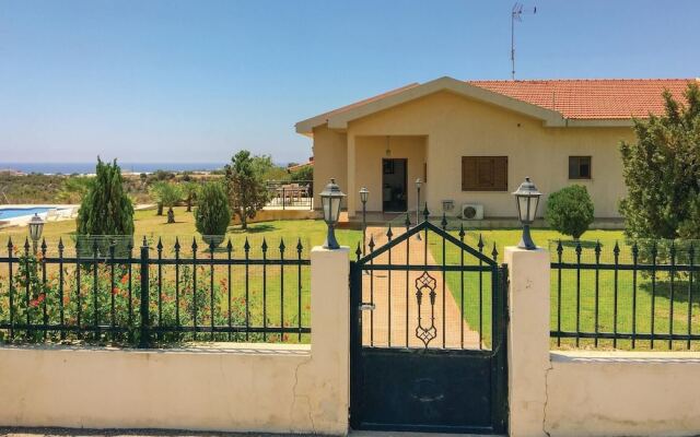 Beautiful Home in Maroni Lamaka With Wifi and 4 Bedrooms