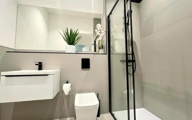 Trendy and Newly Reno'd 1 Bed Nr The Meadows