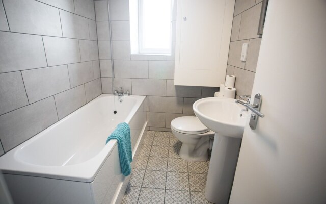 Short Stay Bristol - Two Mile Hill Apartment