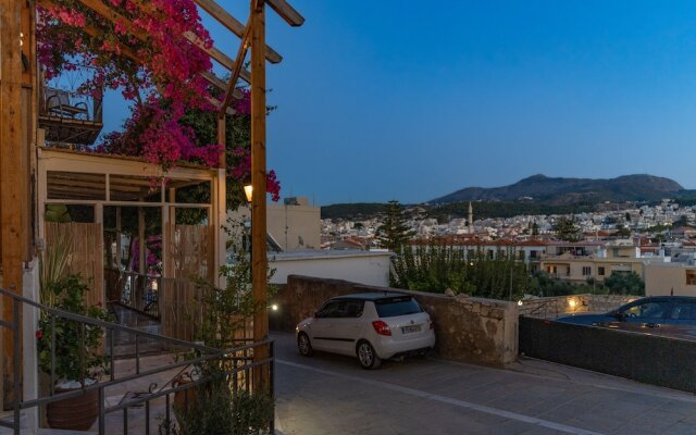 Venetian Charming ,stone-built Apartment Rethymno