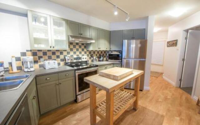 Luxury 2Br Oceanfront Condo by Onlybc 201