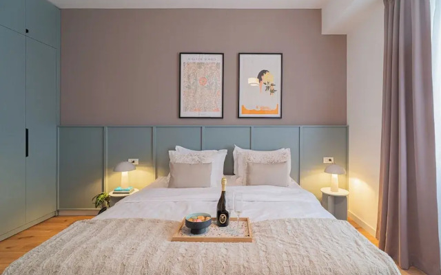 Loggia & Luxe 5BR Penthouse in Universitatii Area