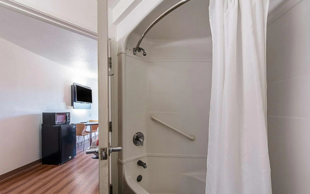 Motel 6 San Antonio, TX - Downtown - Alamo Dome