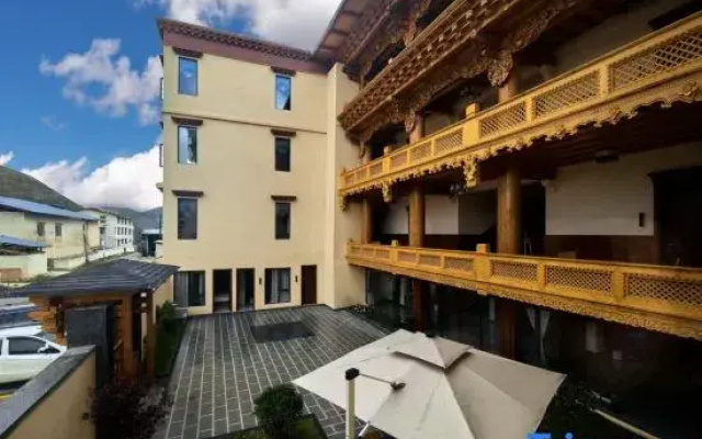 Xihe Retreat · Zangyi Hotel (Shangri-La Songzanling Temple Branch)