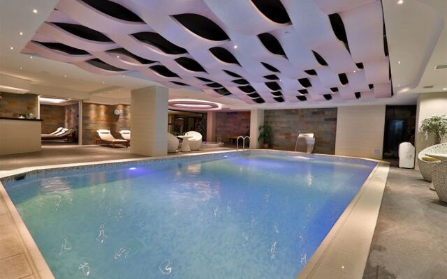 Queen Hotel & Spa