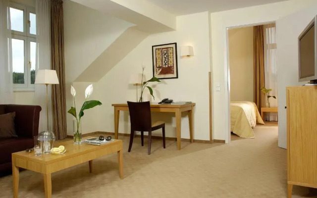 Schloss und Gut Liebenberg