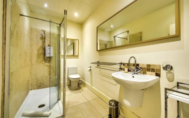 JOIVY Great Location - Lovely Rose St Apt in City Centre